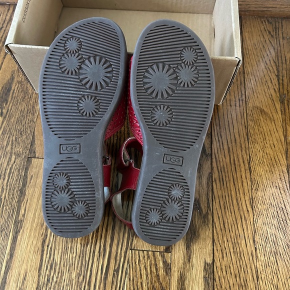 Brand New with original box leather UGG K Cathrin size 2 red Velcro sandals - Picture 2 of 4